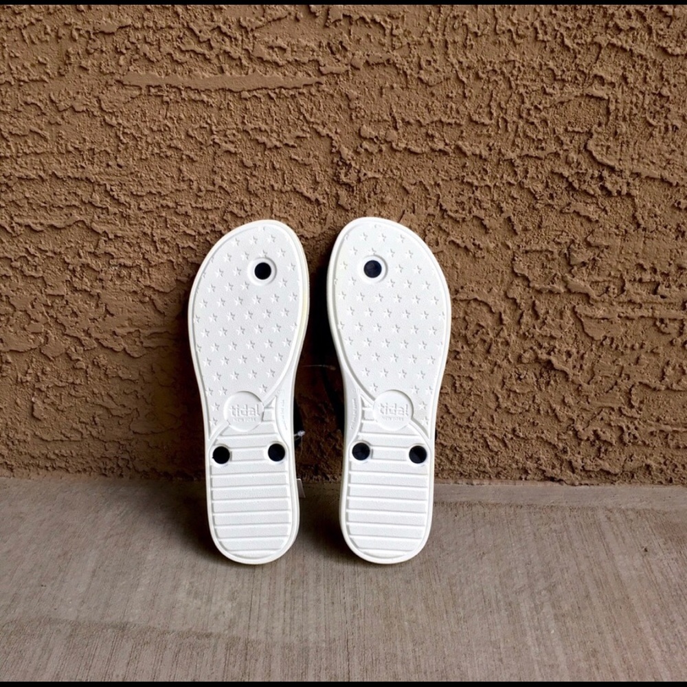 Tidal Sandals- Gold Rush Rally Edition - Picture 2 of 3